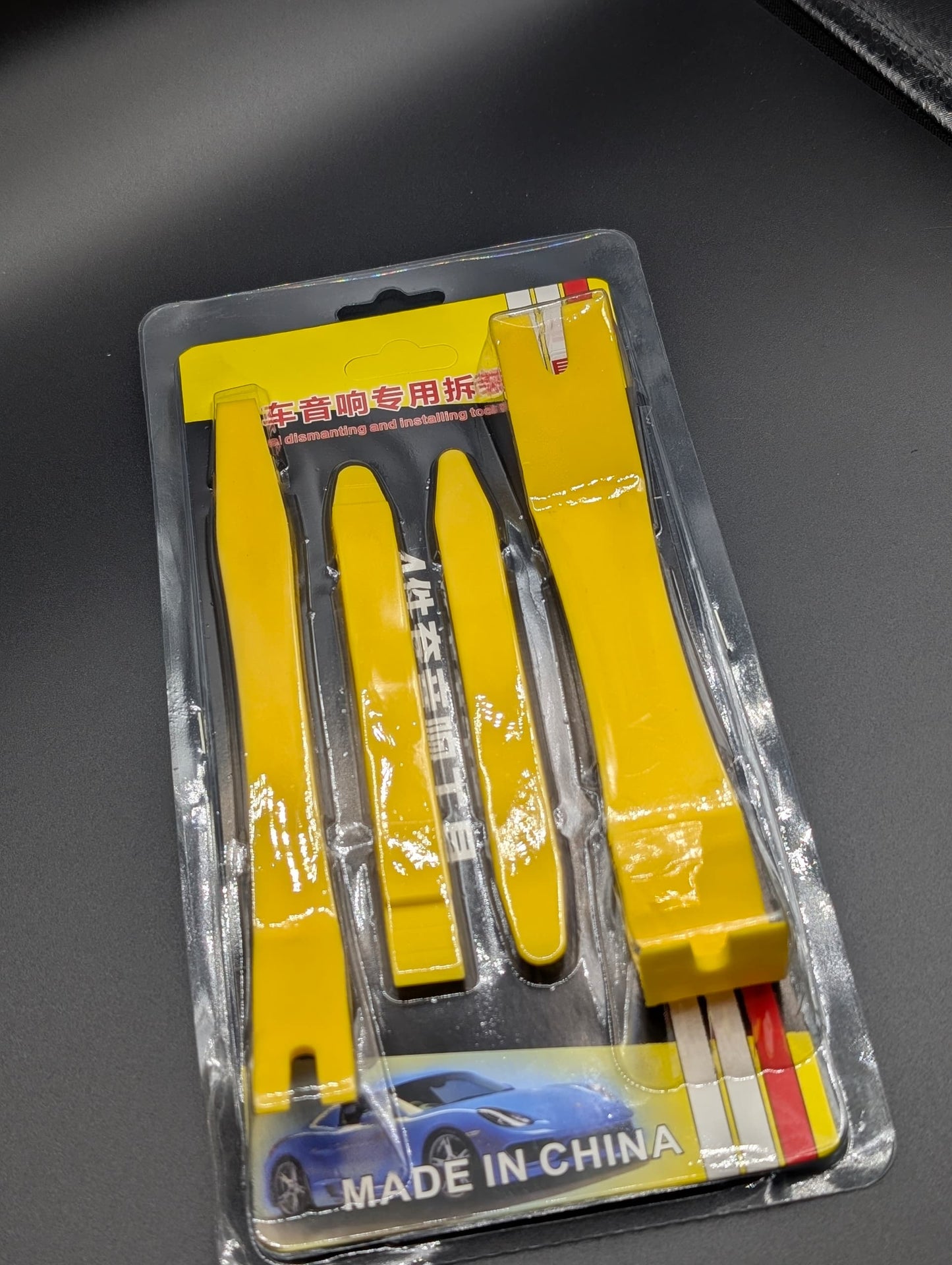 Pouchett . Garniteur