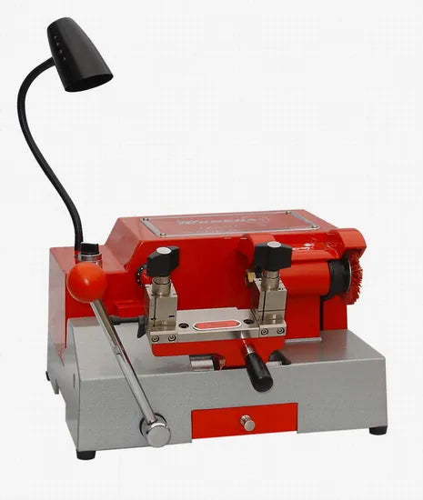 MACHINE CLES . MODERS