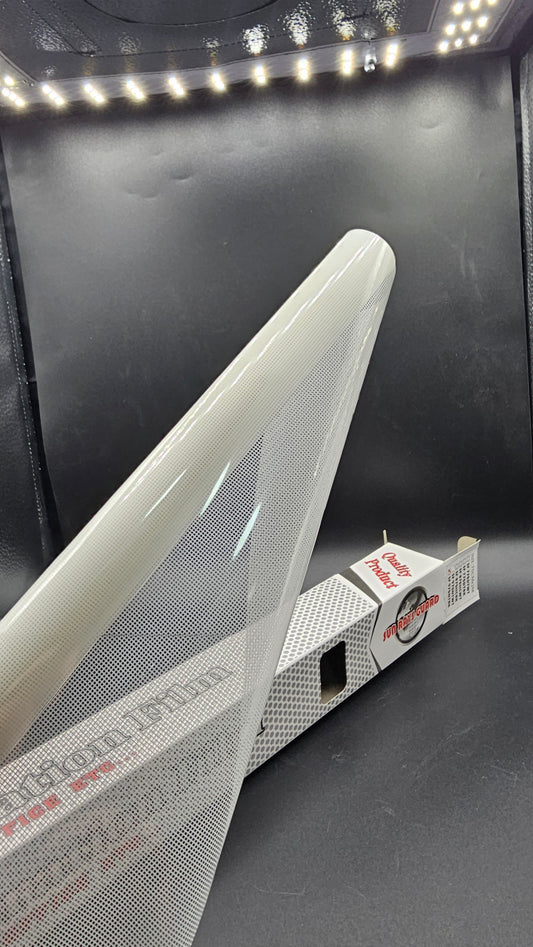 Fumi perfori . Noir . Blanc 70cm×2m