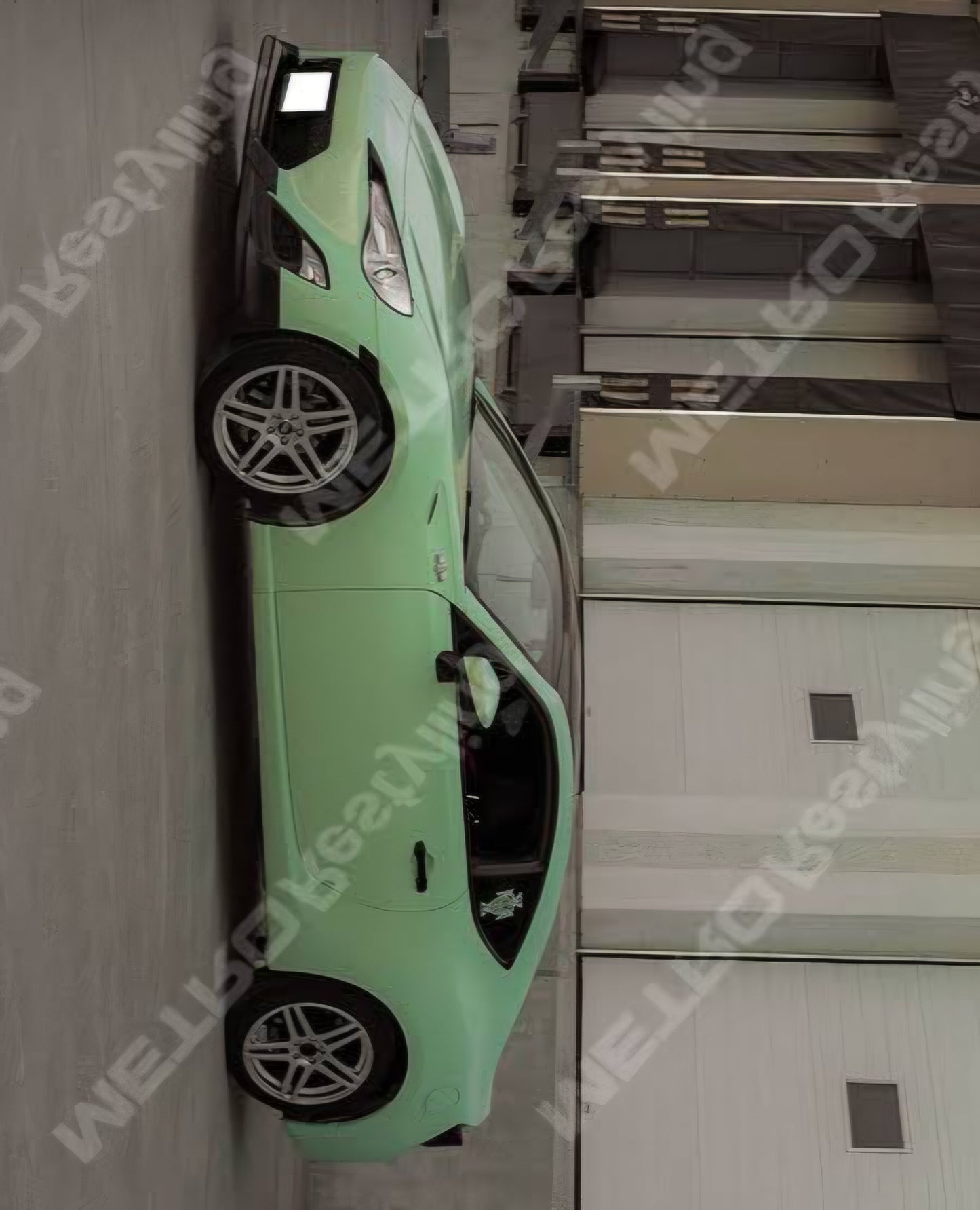 TOPSEE . WARP . GLOSSY